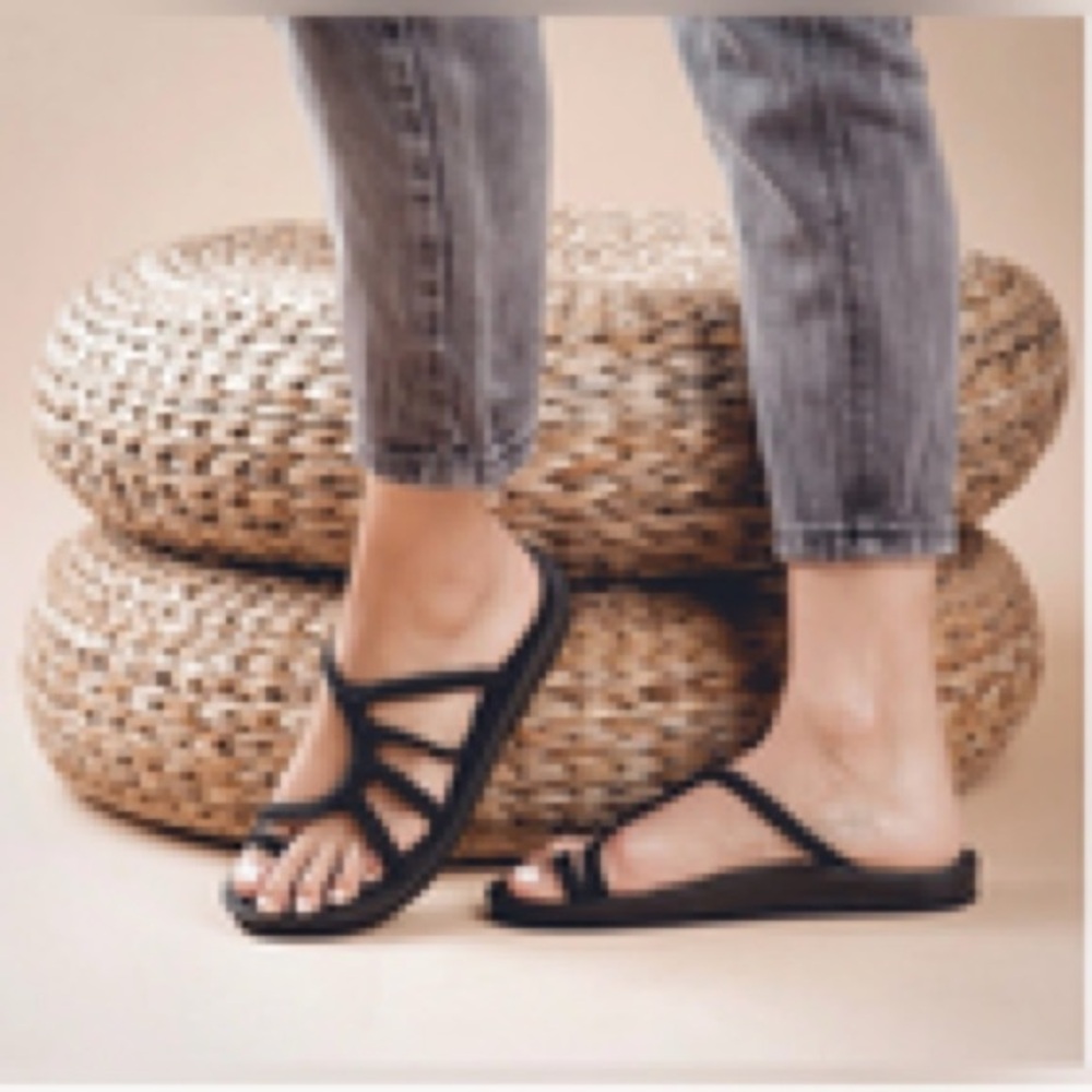 Plaka Sunset Sangria Palm Leaf Sandals Hand Woven Fabric Womens Size 8 Black